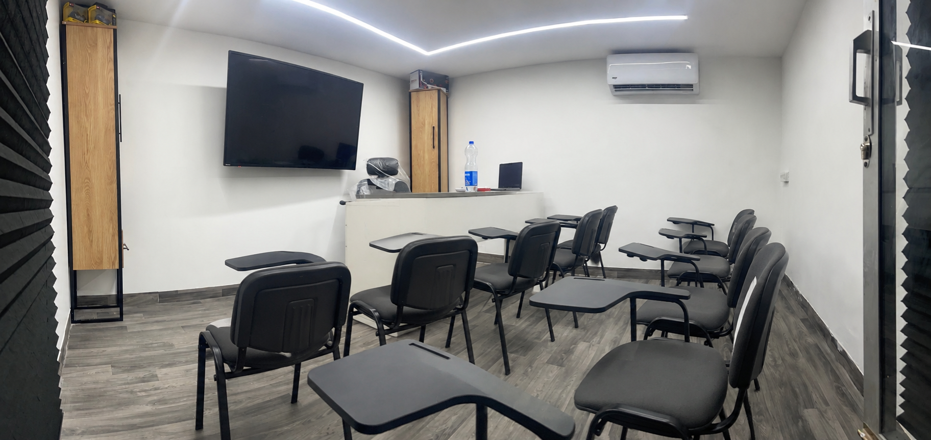 قاعة التدريس النظري في أكاديمية علاء موتورز